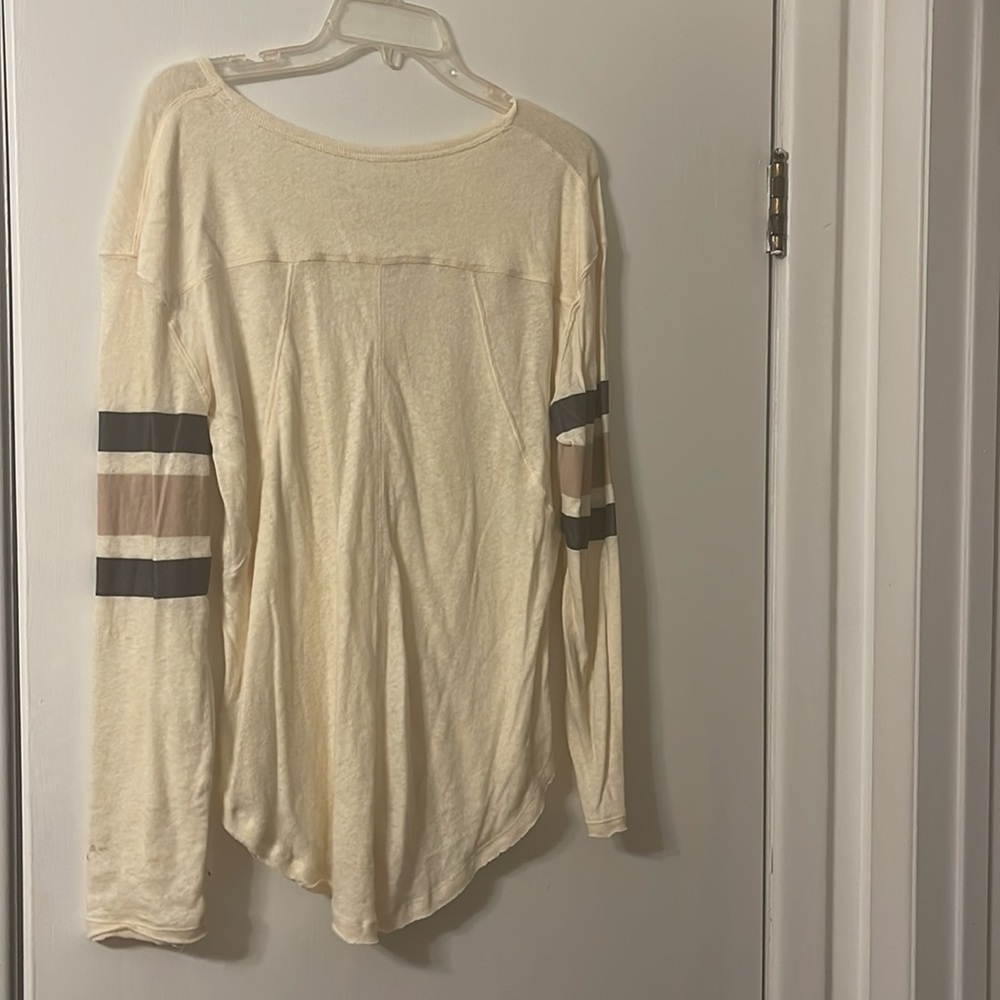Womens long sleeve quarter button too - Picture 2 of 2